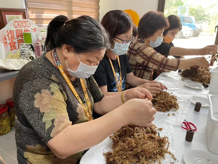 復興食農臉書,銀髮族與盆栽