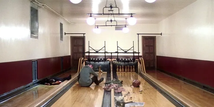 坐倒在地的普蘭尤