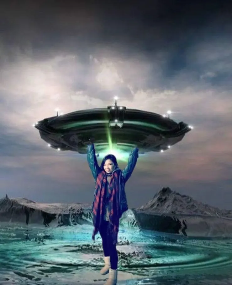 手機相片前天莫名被清空，剩約100張照片、第一張是這張，是不是很神奇~我愛外星人