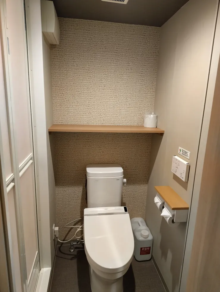 簡簡單單的免治馬桶空間