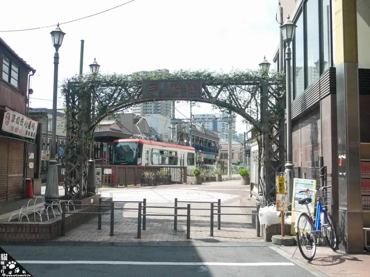 圖.拱門外往站內拍。