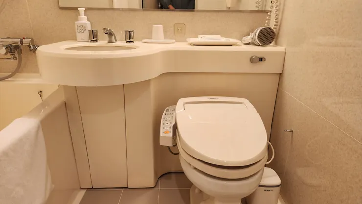 也是中規中矩的飯店衛浴設施