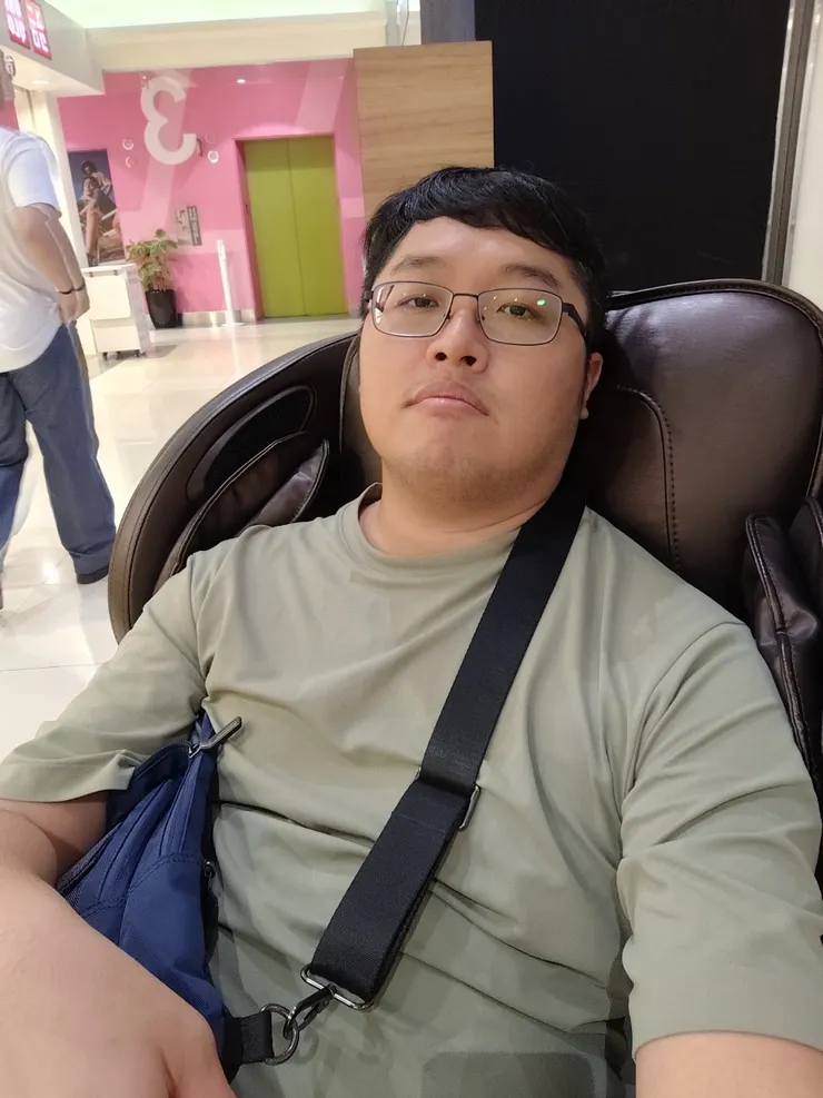 買完衣服的休息按摩一下🤣