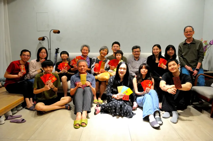 【圍爐後快發壓歲錢阿祖方覺圓滿】