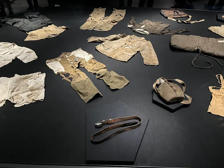 上圖的所有遺物都來自被政府徵招進行建築物拆除工程的學生遺物。