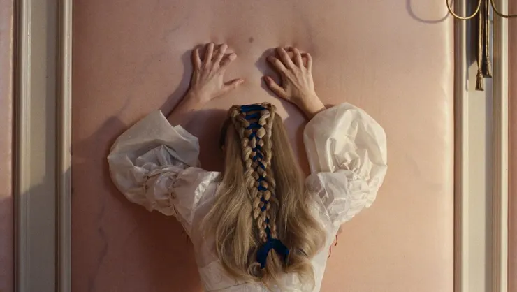 《"咆哮山莊"》電影劇照，華納兄弟影業。