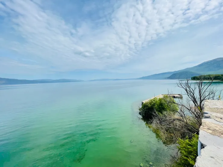 修道院看出去的湖光山色