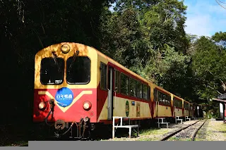 梨園寮站緊鄰15號隧道