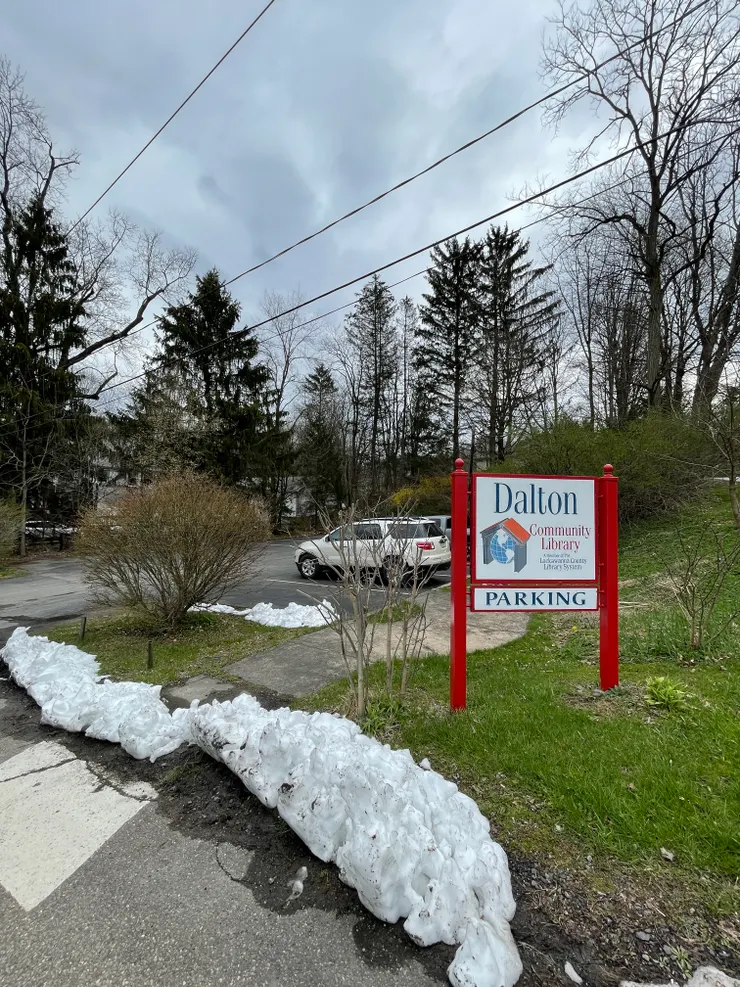 停車場在圖書館的對面