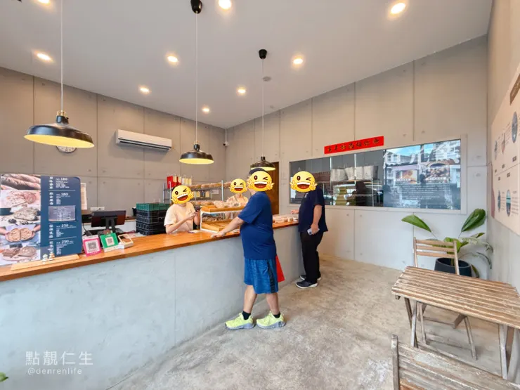 魚光窯烤麵包魚池店 服務人員很熱誠的招呼