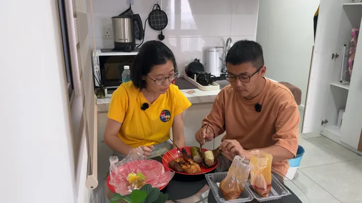 買回去旅館邊吹冷氣邊吃😋