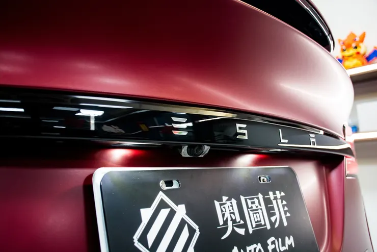 台南奧圖菲汽車包膜推薦|高評價實力店!車體貼膜手路細膩|犀牛