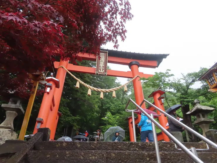 新倉山淺間神社的鳥居