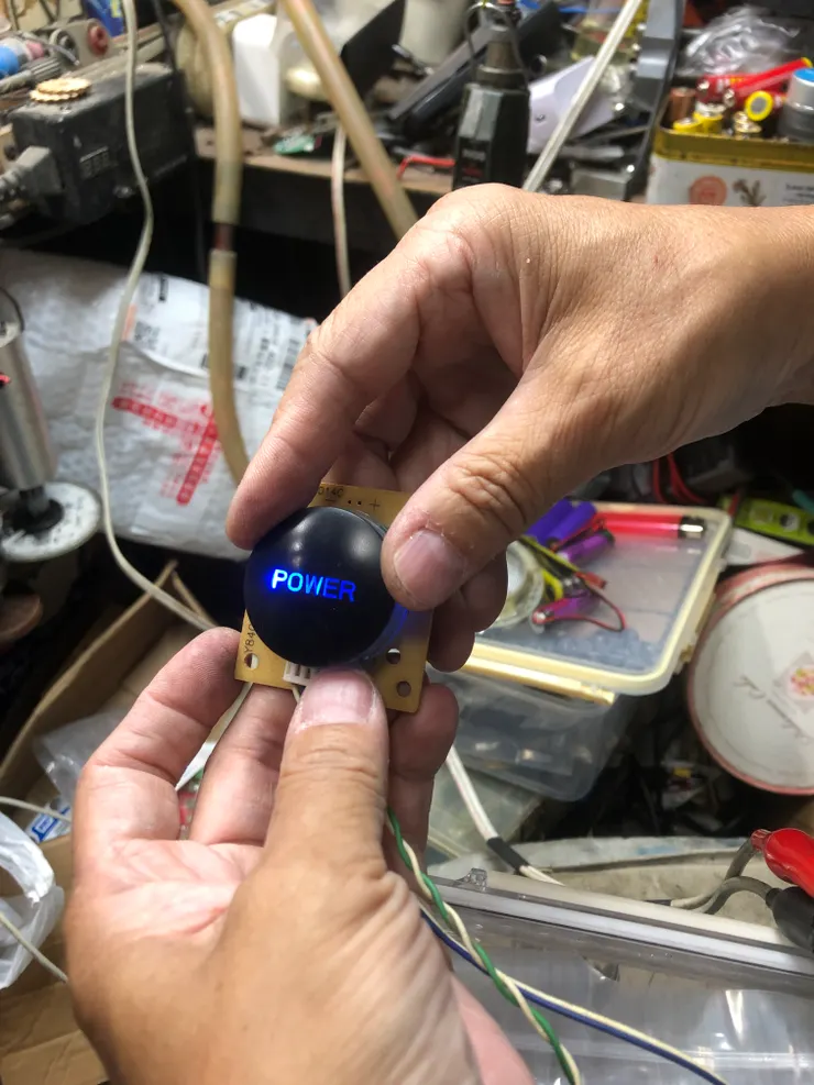 換上藍色的LED燈，同時調整亮度，又恢復往日雄風！