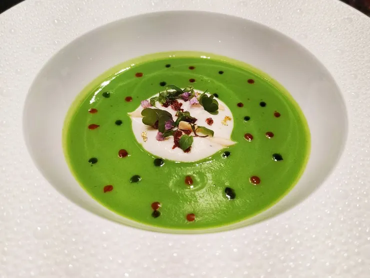 櫛瓜濃湯與布瑞塔起司及杏仁