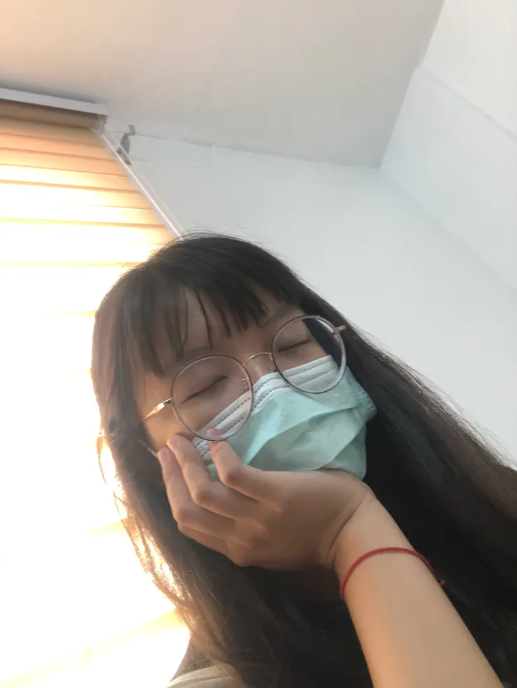 Yuna is sleeping in the class