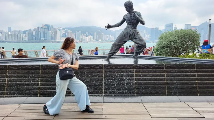 香港-維多利亞港||朋友說，李小龍靠的是體技
