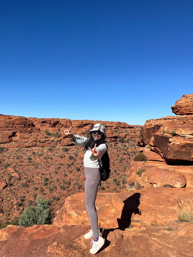 照片裡幾乎是戴著防蠅頭紗insect net和墨鏡😎