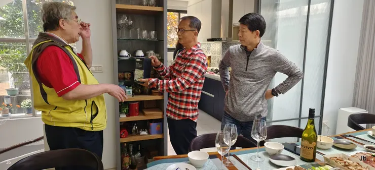 【賴公介紹在竹山老家翻出的艾雷島，說怎麼來的已完全没印象。】