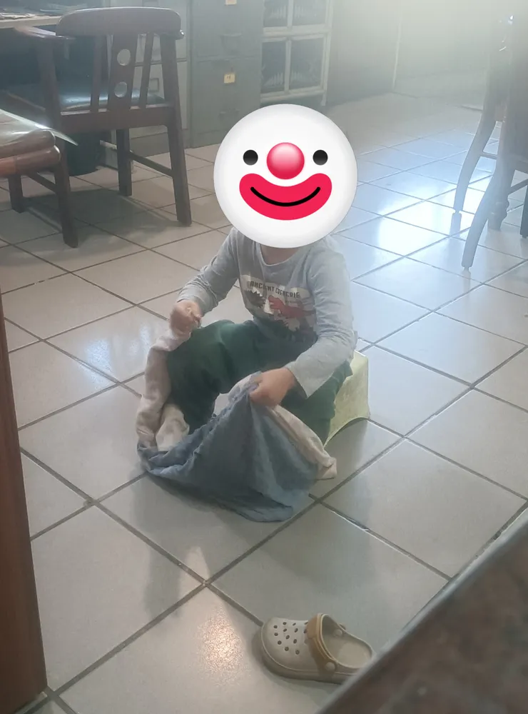 007被處罰必須坐在小椅子上