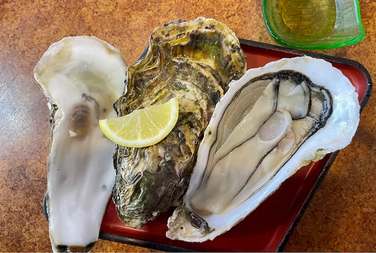 松島牡蠣新鮮大顆,生食熟食都好吃。