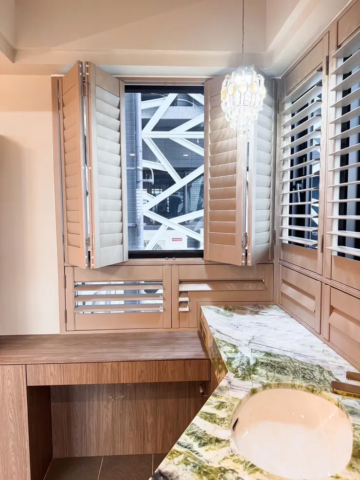 異型窗戶，請注意窗戶的多種刁鑽角度