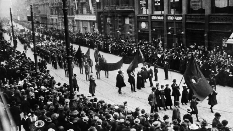 捷共動員支持者遊行