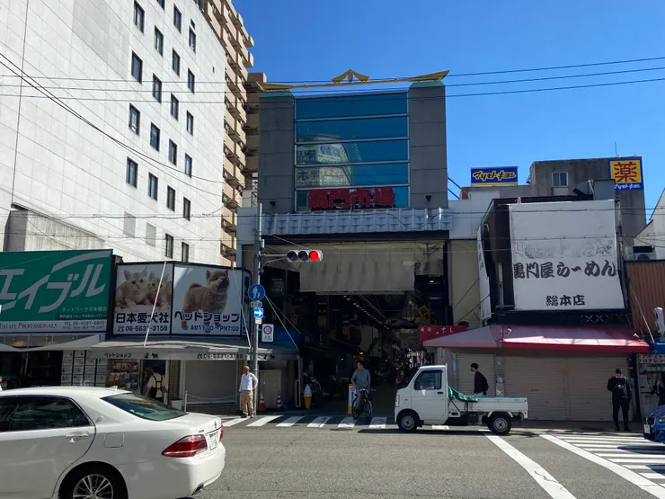 經過黑門市場慢慢接近日本橋