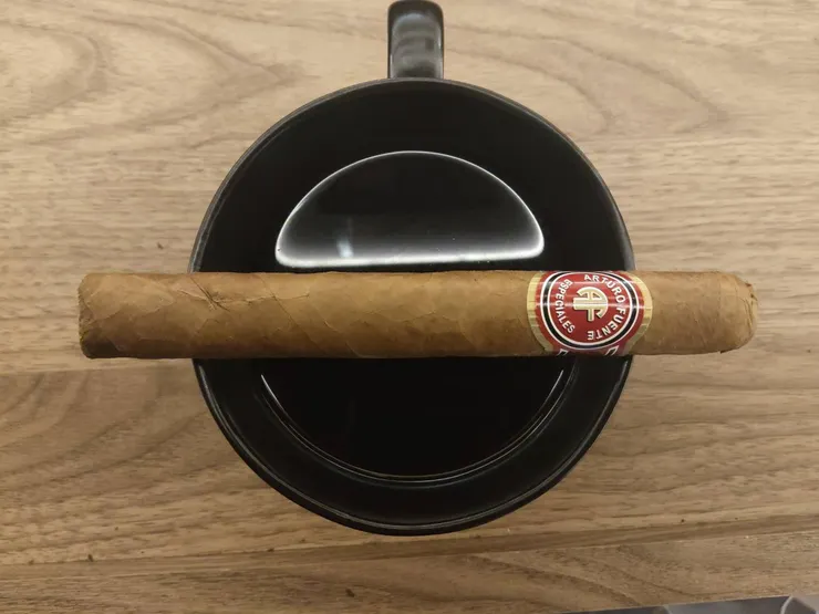 雪茄搭配黑美式咖啡基本上不會踩地雷