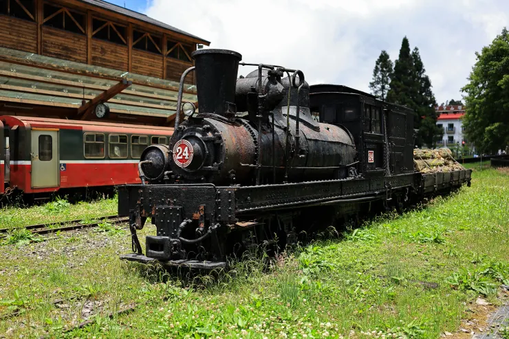 沼平車站後方的24號蒸汽機車頭