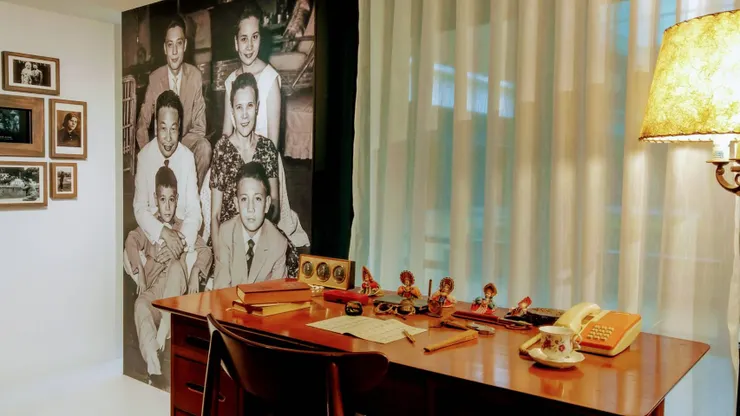 方良女士的書桌