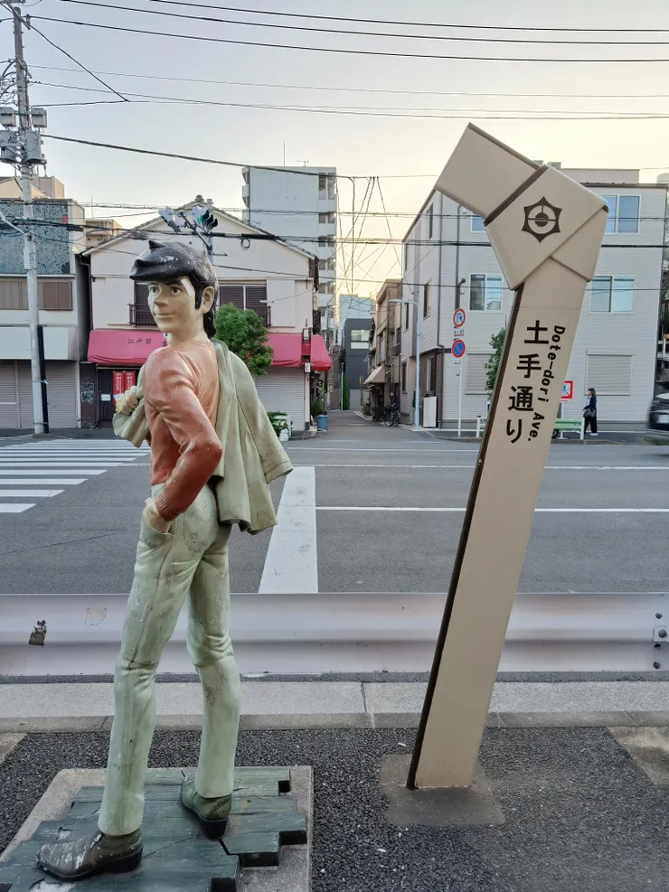 路上拍到有意思的雕像