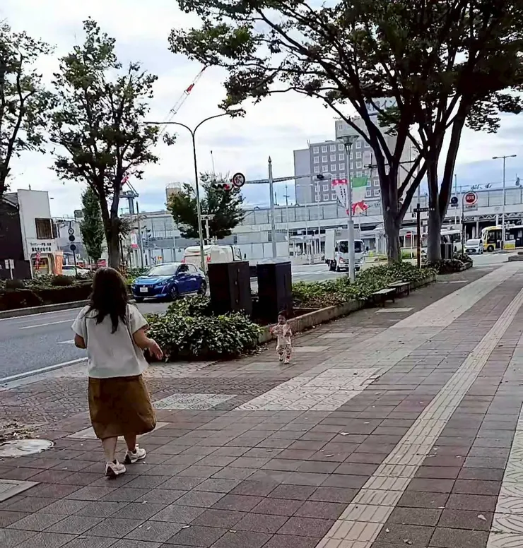 在飯店外奔跑的珍豬