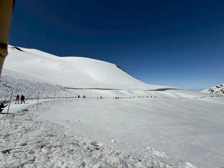 這邊是可以再繼續往前走，但我們礙於時間只能走另外一邊回去