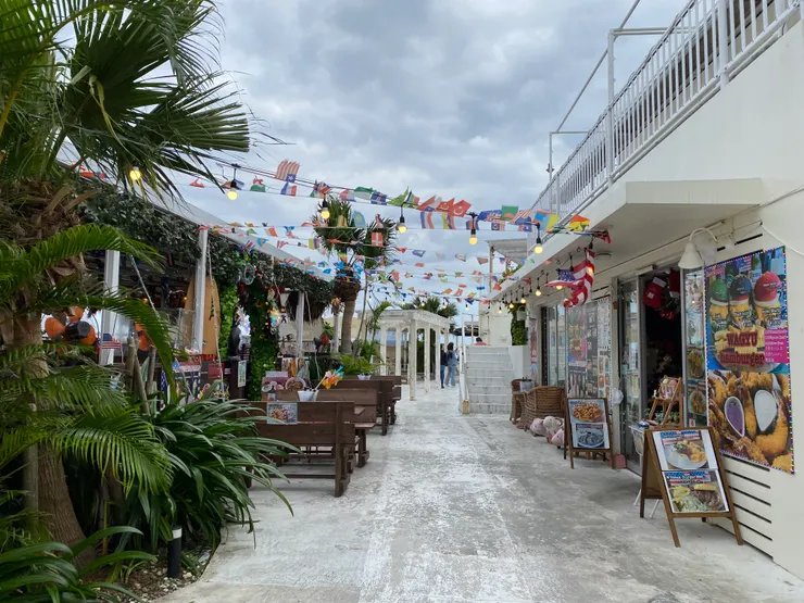 有許多可愛的餐廳咖啡廳，走累了可以選間坐下來休息！