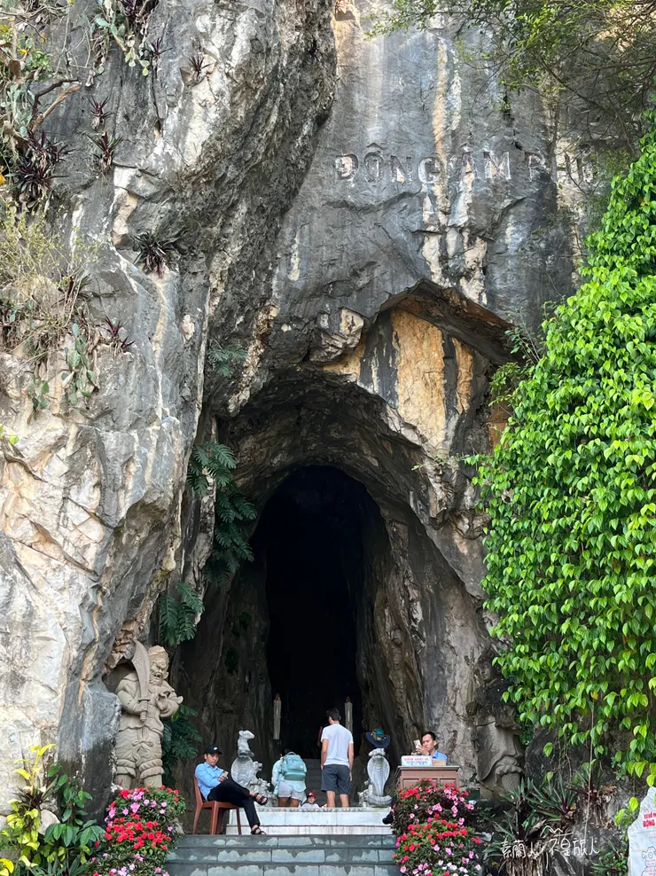 入口處的陰府洞