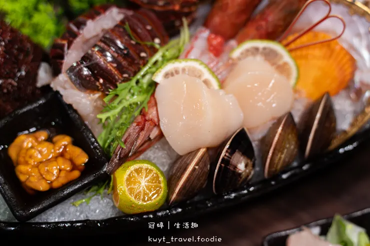 [高雄左營火鍋餐廳]銅花精緻涮涮鍋，火鍋界的LV！整隻龍蝦與A5和牛的奢華約會，專人桌邊服務，左營約會餐廳推薦，附最新菜單