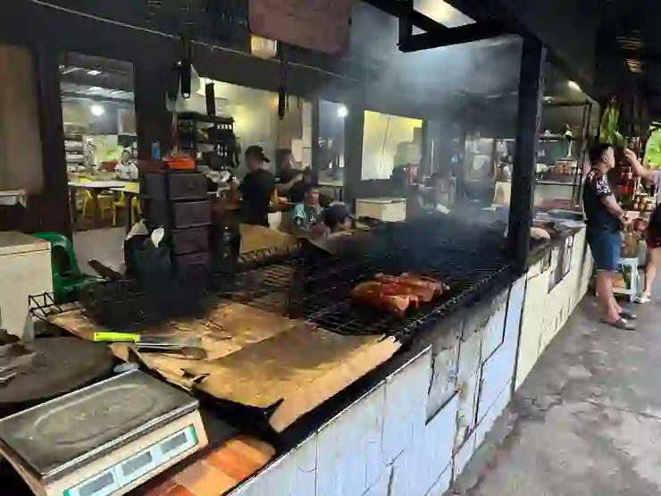 回程路上品嚐半山腰的烤豬肉攤,在山上吃東西特別美味