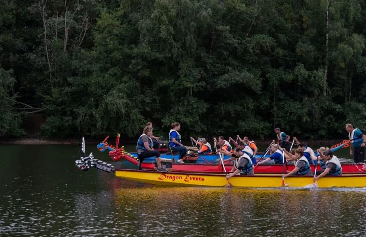 珠江龍舟賽 ©hans engbers/Shutterstock.com