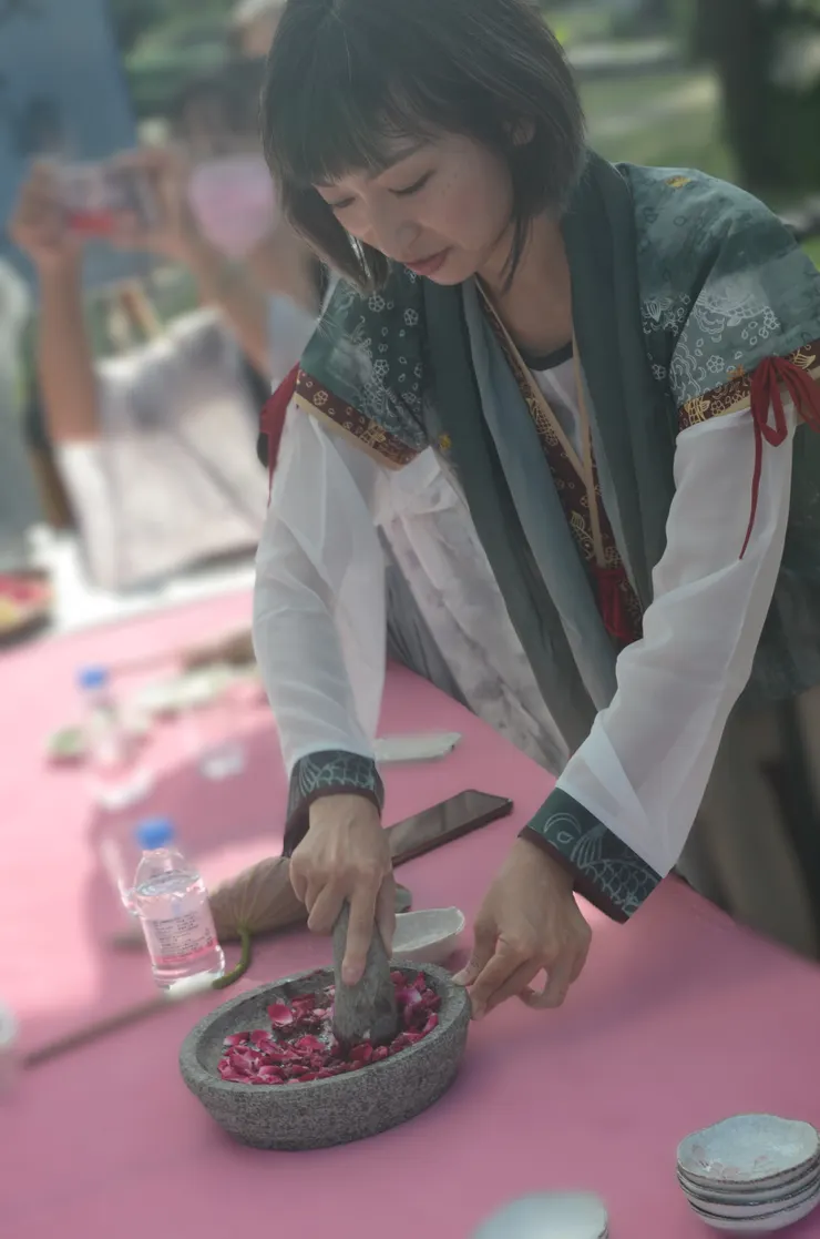 美得讓人心醉神迷 像古裝劇裡的劇照