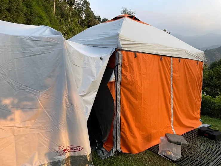 近一點看,還是沒有搭得很好,而且過廊轉錯邊。