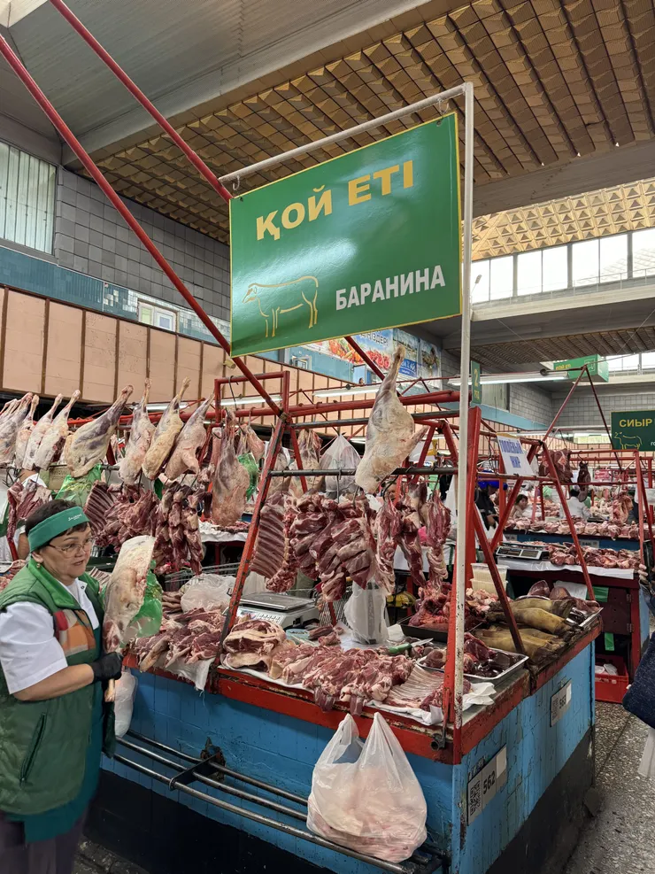 看圖說故事，應該是賣綿羊肉