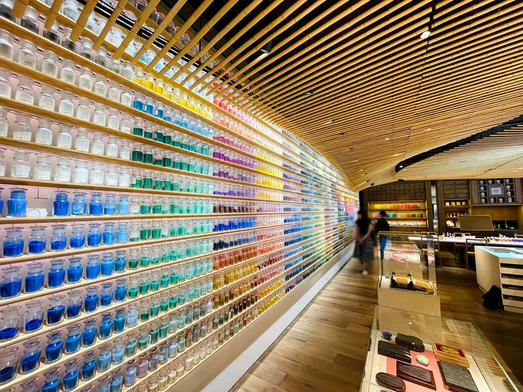 PIGMENT TOKYO 引人注目的美麗色粉牆