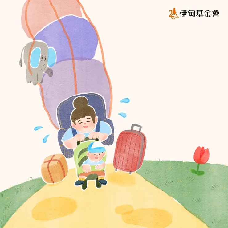 （圖說：小星母子身旁擺著行李箱與娃娃車，這些都是他們往返治療旅程中的必備行囊。）