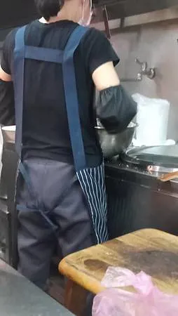 [台北美食]城南地區福井麵疙瘩，人氣夯、經常座無虛席，拼圖牆