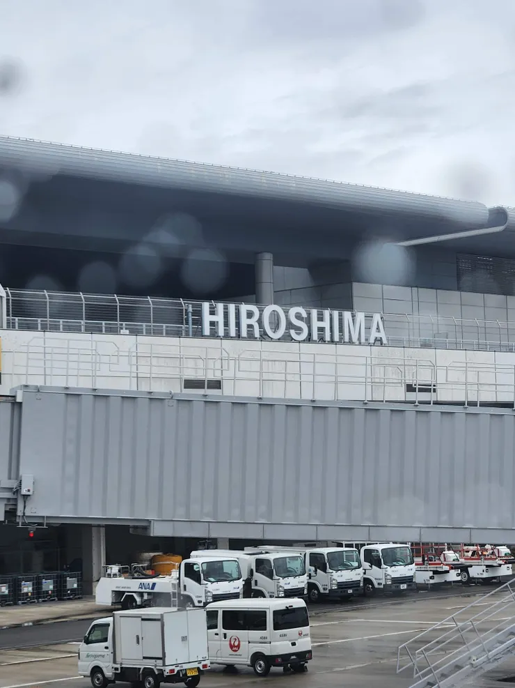 抵達廣島，還飄點小雨