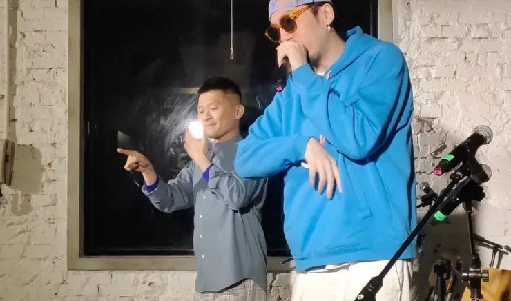 歌手PNC和手語表演者蕭匡宇