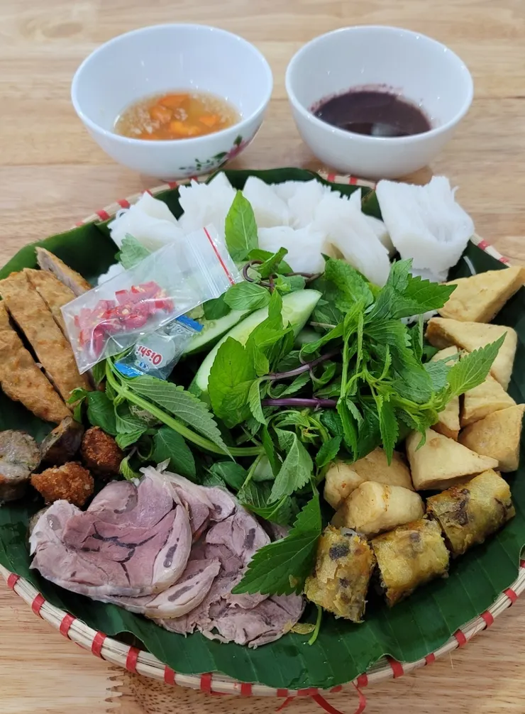 Bún đậu mắm tôm 魚露蝦醬米線