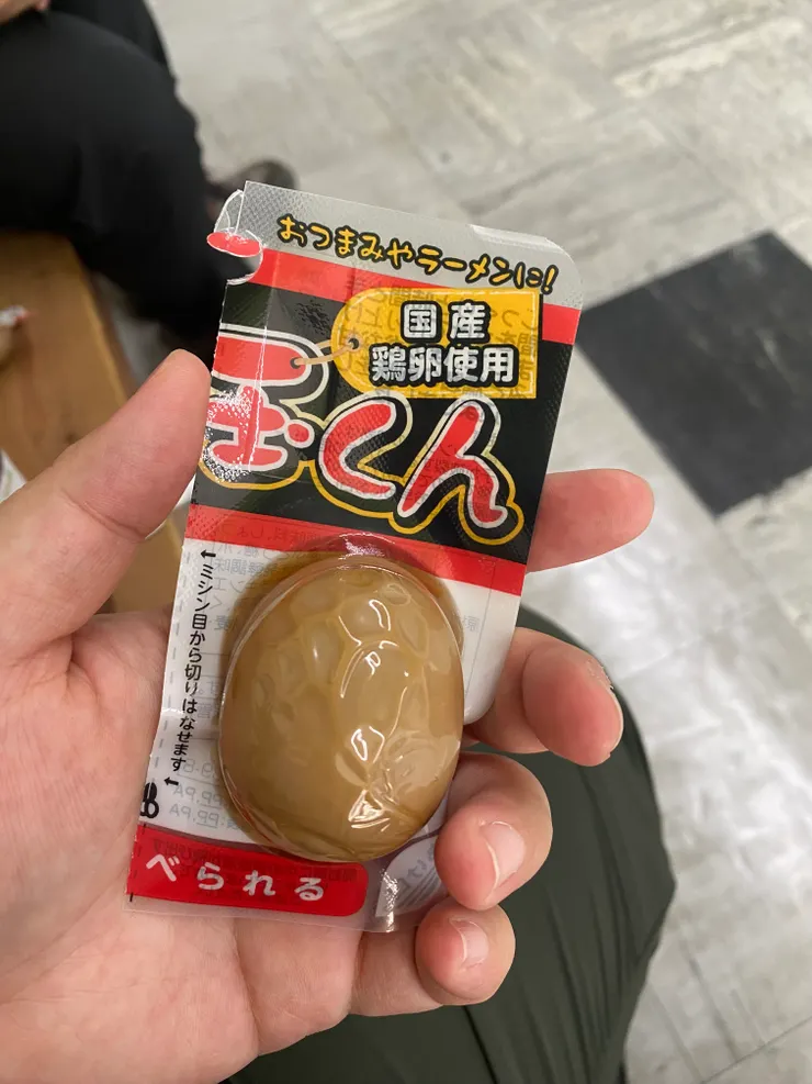 前幾天在山裡很難找到一家店，這時候這種撕開就能吃的東西就顯得好珍貴