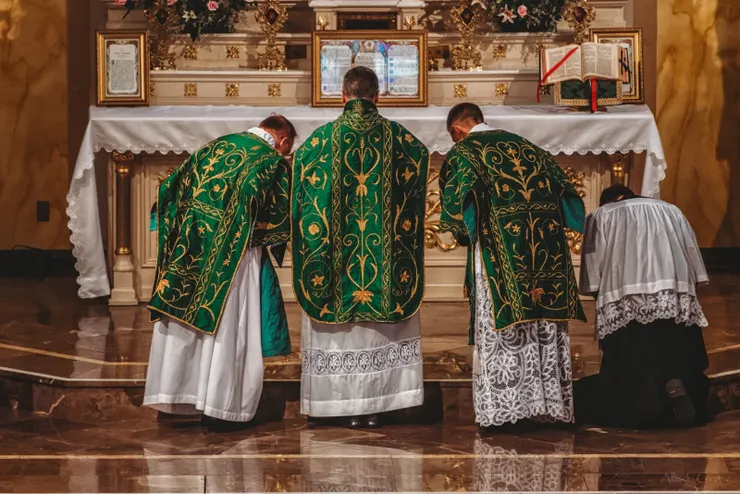 這是聖伯多祿修會（Fraternité Sacerdotale de Saint Pierre)在費城的一台傳統彌撒。照片來自The Latin Mass Photographer